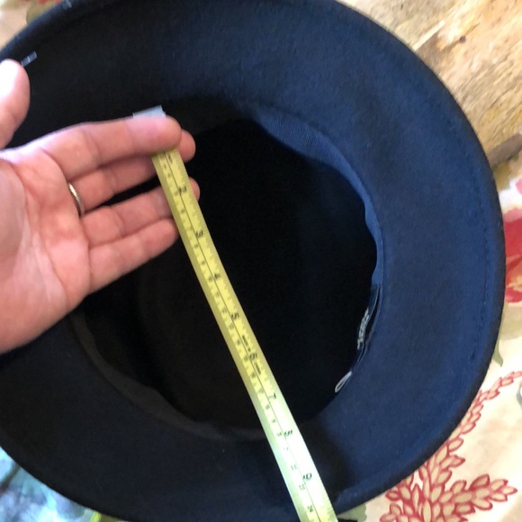 VINTAGE MAGID HATS brand Felted Wool Ladies Elegant Black
Floral Element NEW - Picture 16 of 16